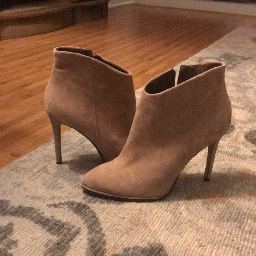 7.5 Vince Camuto booties worn once!